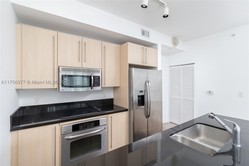 Comprar apartamento no Axis on Brickell North Tower 2423-N