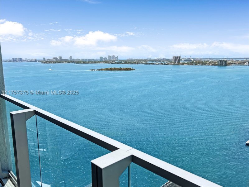 Comprar apartamento en Biscayne Beach 2008