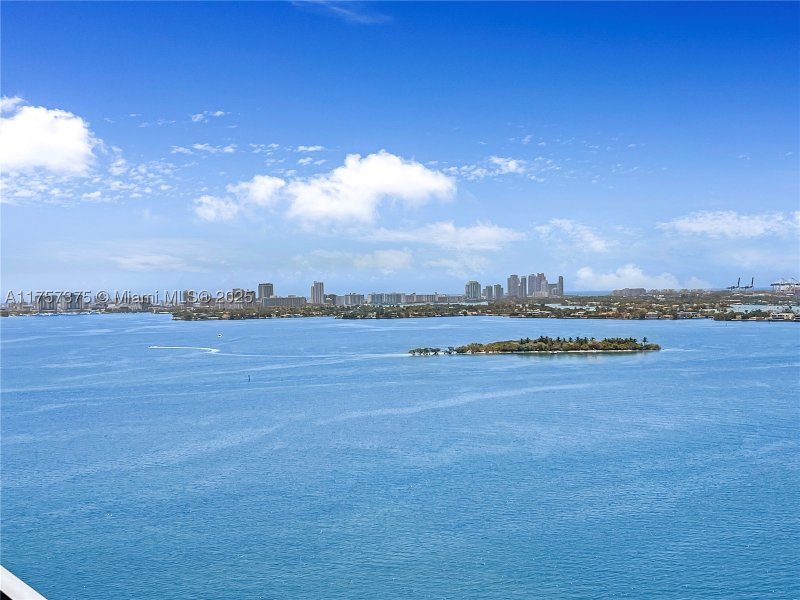 Comprar apartamento en Biscayne Beach 2008