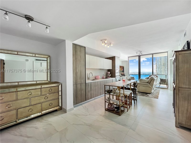 Comprar apartamento en Biscayne Beach 2008