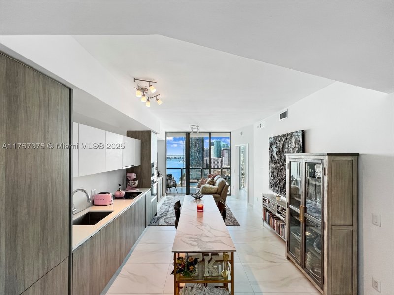Comprar apartamento en Biscayne Beach 2008