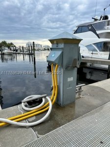 Comprar apartamento en Marina Palms Yacht Club