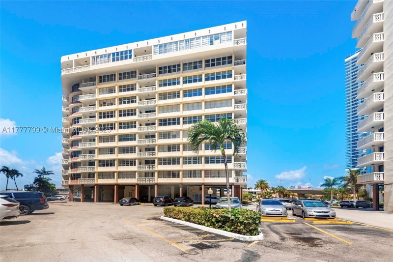 Condo for sale at Imperial Towers 628