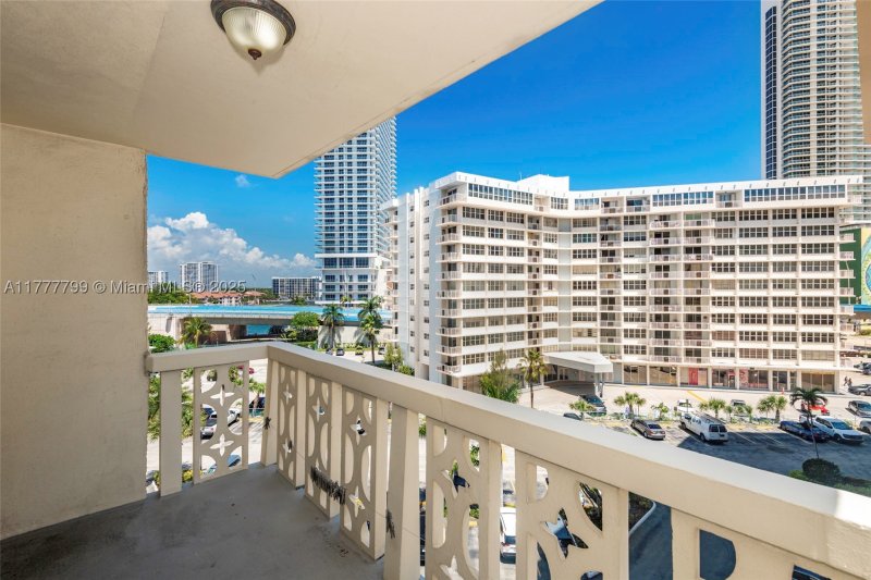 Condo for sale at Imperial Towers 628