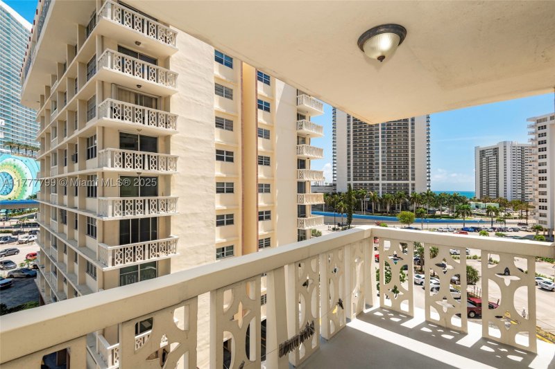 Condo for sale at Imperial Towers 628