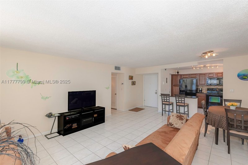 Condo for sale at Imperial Towers 628