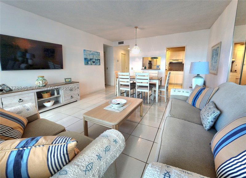 Apartment for rent at Alexander Towers 610