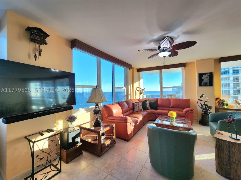 Apartment for rent at Alexander Towers 1214