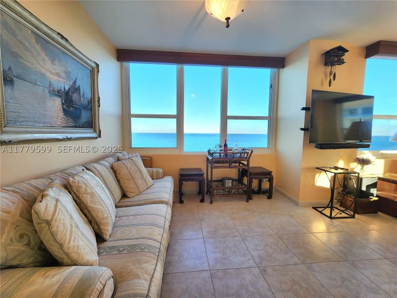 Apartment for rent at Alexander Towers 1214