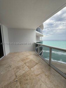 Aluguel de apartamento no Ocean Three 2804