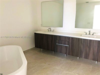 Comprar apartamento no Aria on The Bay 215