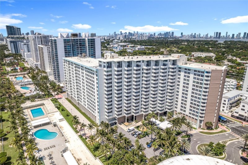 Condo for sale at Triton Towers 1218