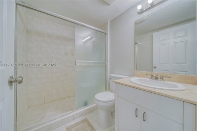 Comprar apartamento no Surfside Palms 201