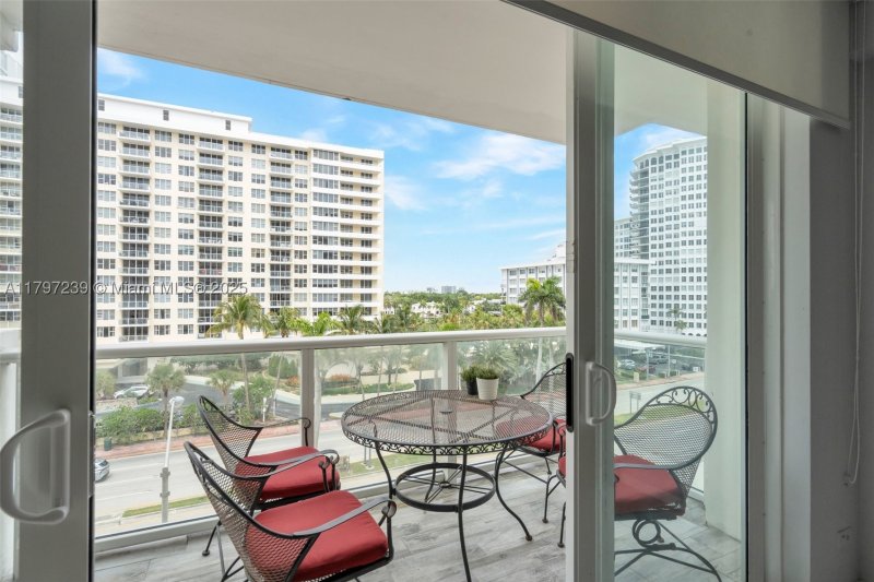 Condo for sale at Pavilion 615