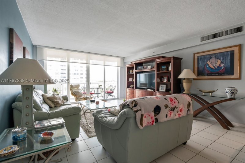 Condo for sale at Pavilion 615