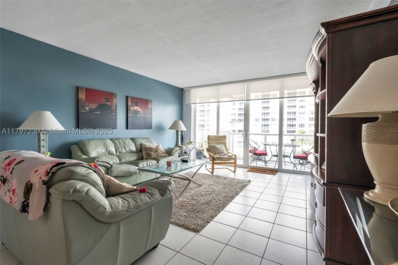 Condo for sale at Pavilion 615