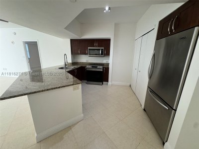 Comprar apartamento no Turnberry Village South 209