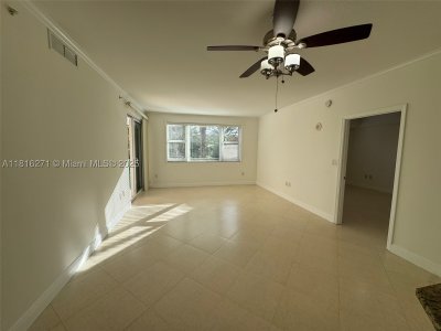 Comprar apartamento no Turnberry Village South 209