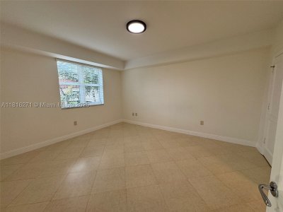 Comprar apartamento no Turnberry Village South 209