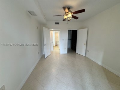 Comprar apartamento no Turnberry Village South 209