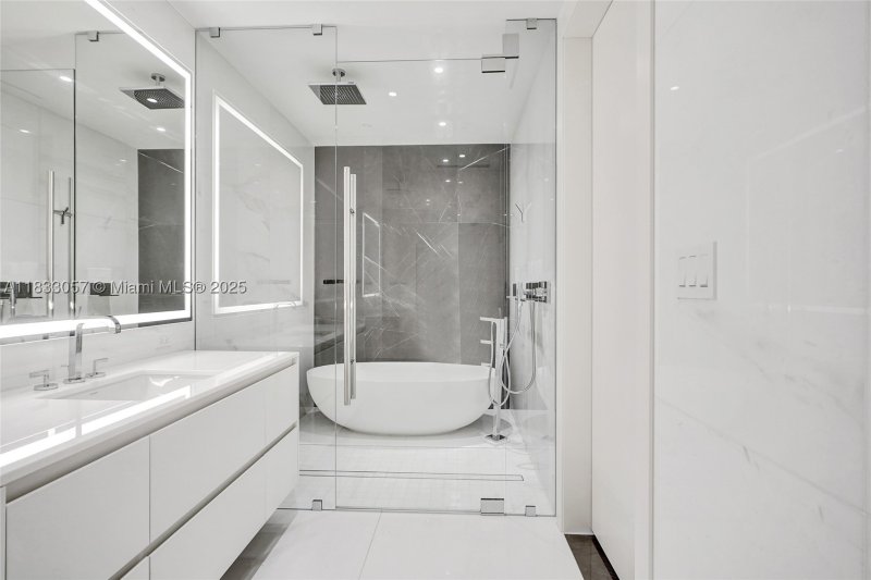 Alquiler de apartamento en Aston Martin Residences 505C