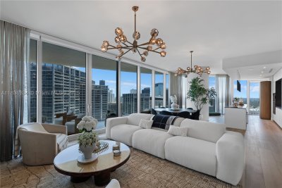 Comprar apartamento no Aston Martin Residences 4707