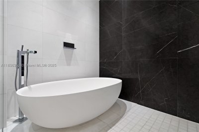 Comprar apartamento no Aston Martin Residences 4707