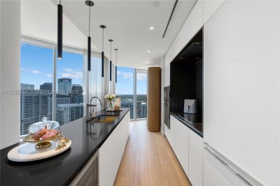 Comprar apartamento no Aston Martin Residences 4707