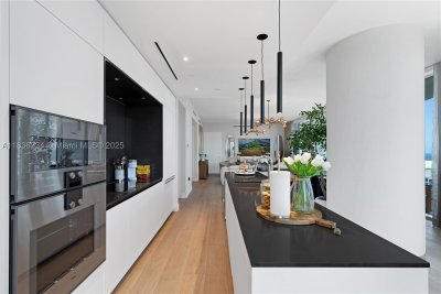 Comprar apartamento no Aston Martin Residences 4707