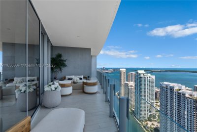 Comprar apartamento no Aston Martin Residences 4707