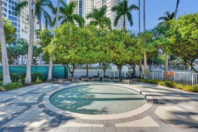Comprar apartamento no Atlantic Two at The Point 406