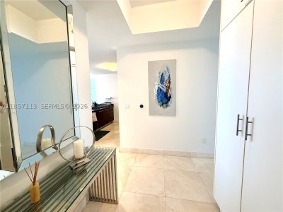 Aluguel de apartamento no Trump Tower One 1402