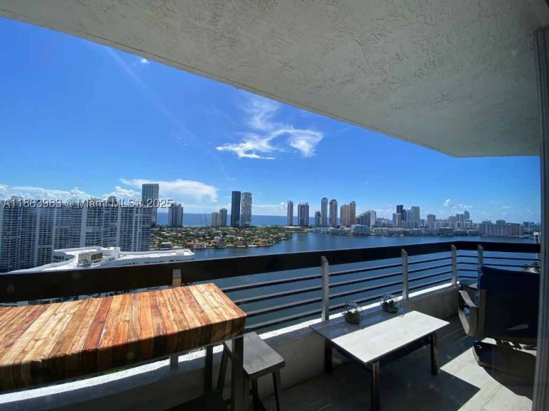 Condo for sale at Mystic Pointe 500 3014