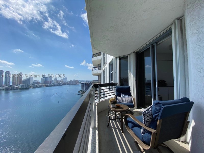 Condo for sale at Mystic Pointe 500 3014