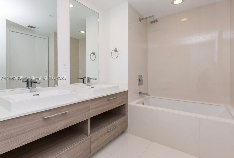 Comprar apartamento en Dua Miami - SLS Brickell Condo 1602