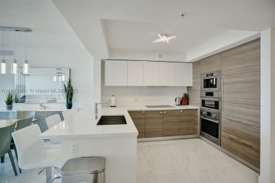 Comprar apartamento en Parque Towers at St. Tropez 5-1204
