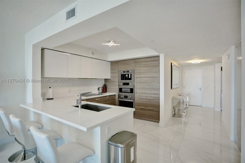 Comprar apartamento en Parque Towers at St. Tropez 5-1204