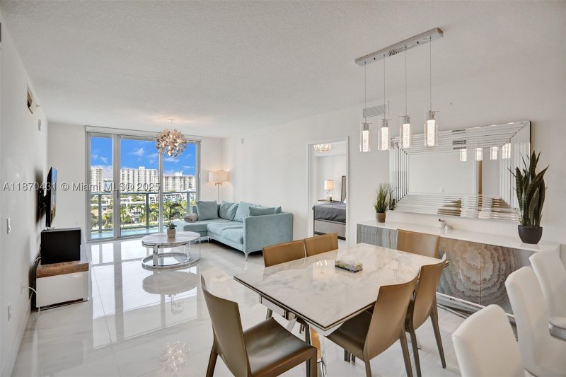 Comprar apartamento en Parque Towers at St. Tropez 5-1204