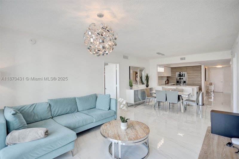 Comprar apartamento en Parque Towers at St. Tropez 5-1204