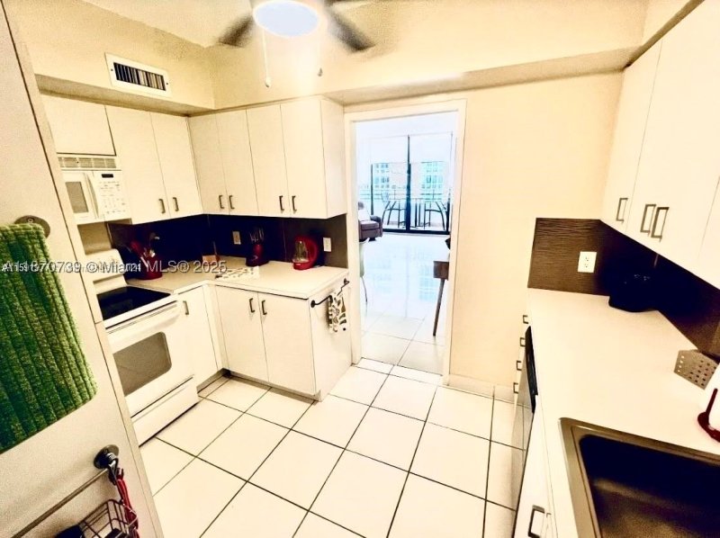 Apartment for rent at Alexander Towers 911