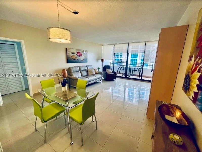 Apartment for rent at Alexander Towers 911