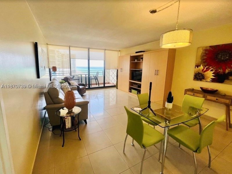 Apartment for rent at Alexander Towers 911