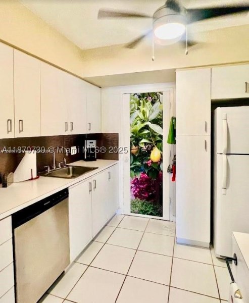 Apartment for rent at Alexander Towers 911