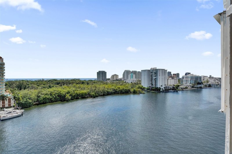 Condo for sale at The Corinthian 11c