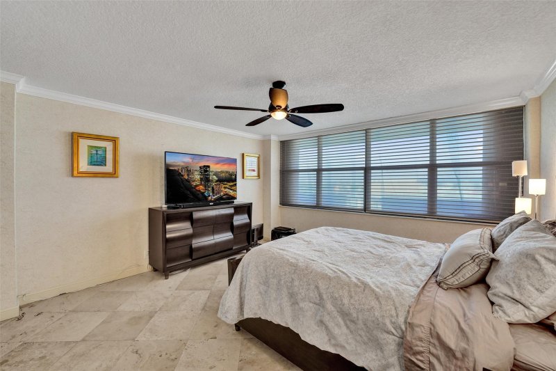 Condo for sale at The Corinthian 11c