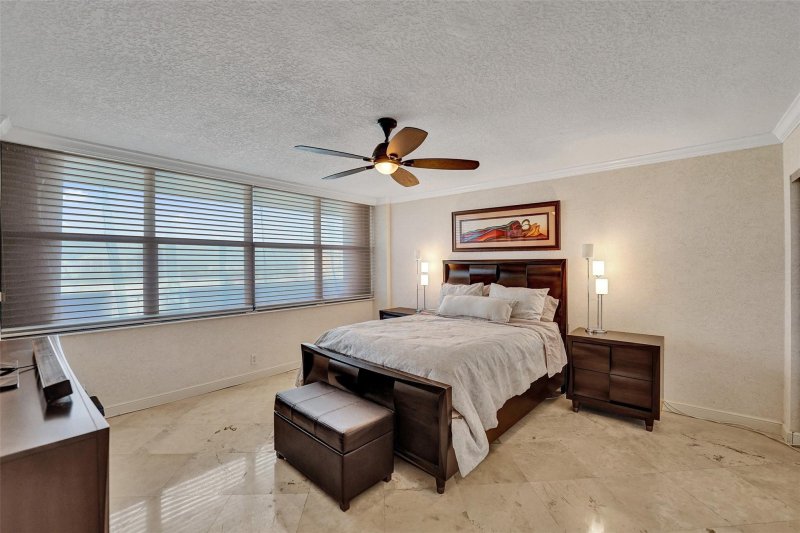 Condo for sale at The Corinthian 11c