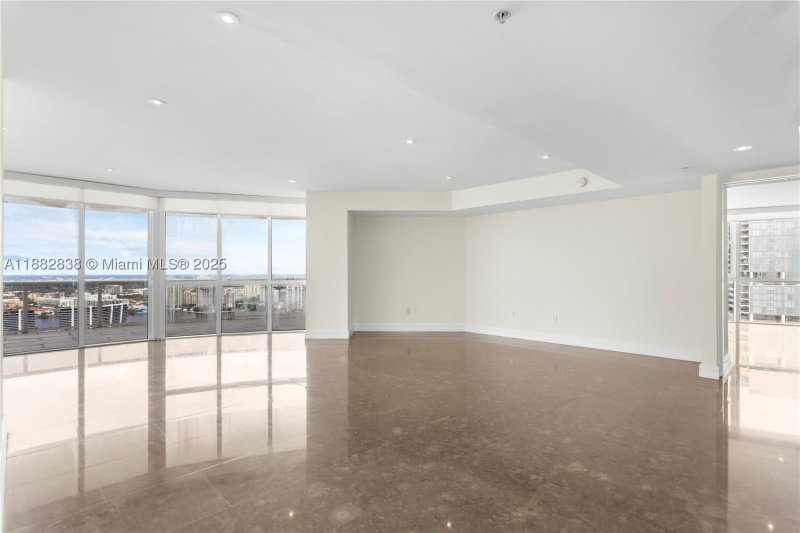 Condo for sale at Trump Royale 5301