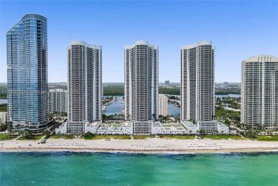 Comprar apartamento no Trump Tower One 3705