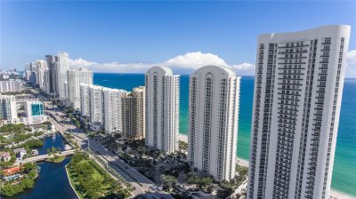 Comprar apartamento no Trump Tower One 3705