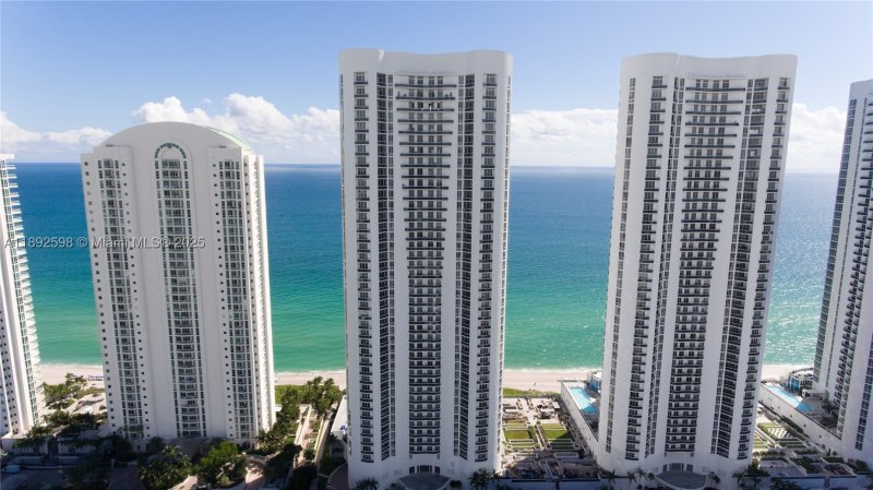 Condo for sale at Trump Tower One 3705